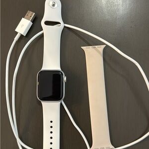 Apple Smartwatch SE gen 1 in White with Extra Band